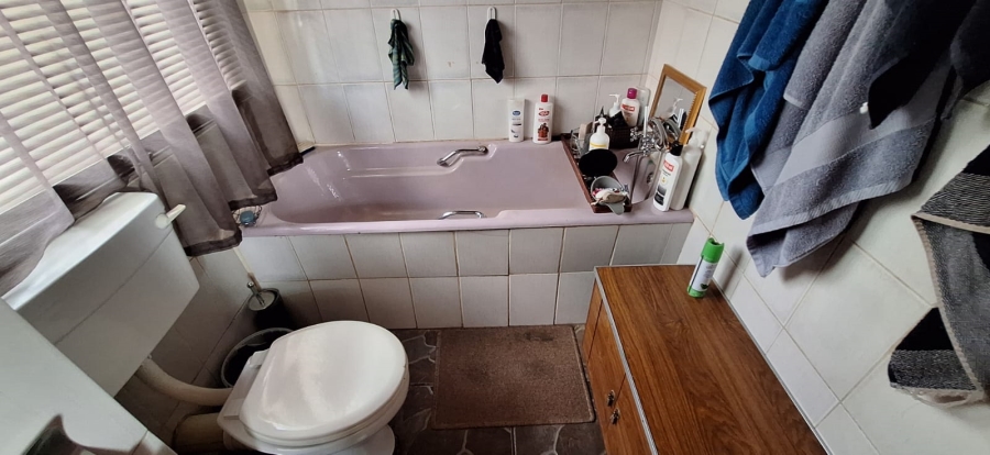 6 Bedroom Property for Sale in Rustenburg Rural North West